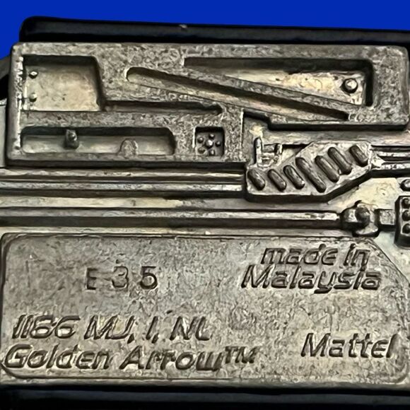 Hot Wheels Golden Arrow Car Multipacks Dark Blue Flames Yellow Tint 2012 Car 1:6 - Picture 6 of 7